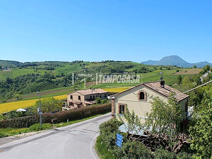 Appartamento con 10 locali in vendita in Via Badiacolli, Cupramontana