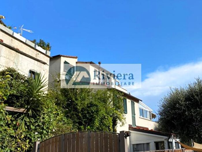 Appartamento trilocale in vendita in Via Gionetti, Diano San Pietro