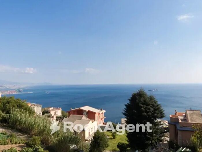 Appartamento trilocale in vendita in Via Campenave, Genova