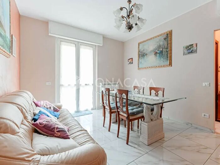 Appartamento con 5 locali in vendita in Via Oreste Salomone, Milano
