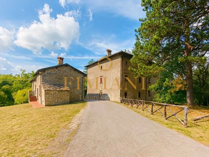 Casa con 20 locali in vendita in San Benedetto Val Di Sambro