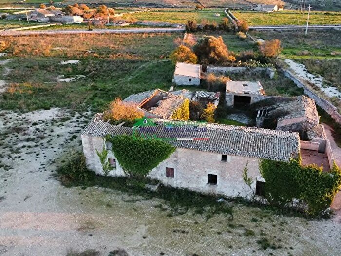 Casa con 10 locali in vendita in Cda Gilestra, Ragusa