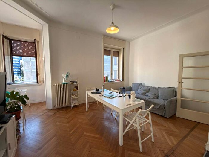 Appartamento trilocale in affitto in Via Spalato, Isola, Milano