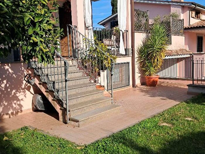 Casa con 6 locali in affitto in Via Anguillarese, Centro, Anguillara Sabazia