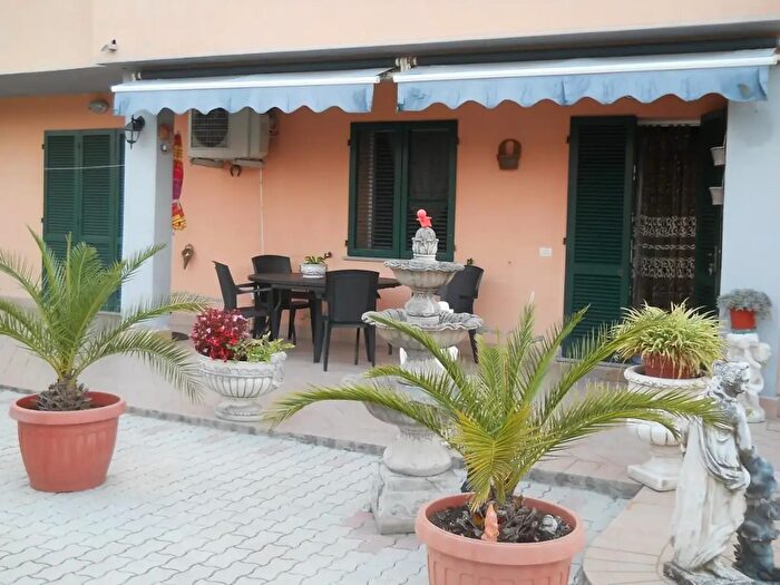 Appartamento trilocale in vendita in Castellina Marittima