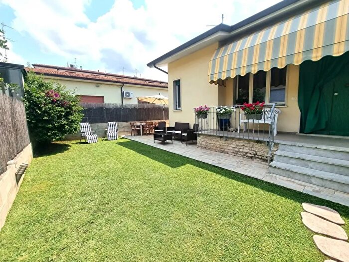 Casa quadrilocale in vendita in Viareggio