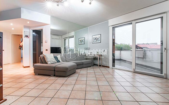 Appartamento trilocale in vendita in Via Arcivescovo Oscar a Romero, Olgiate Olona