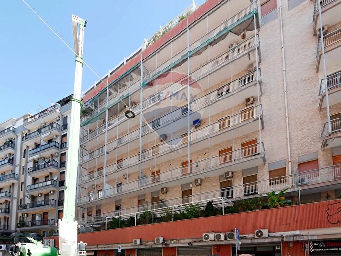 Appartamento con 6 locali in vendita in Via San Lorenzo, Bari