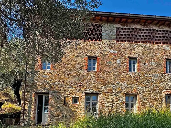 Casa con 9 locali in vendita in Via Versona, Camaiore