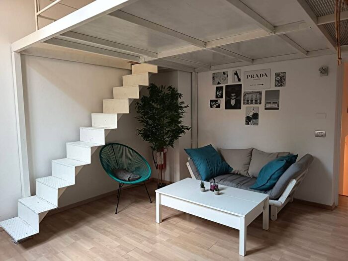 Appartamento bilocale in affitto in Via Legnone, Dergano, Milano