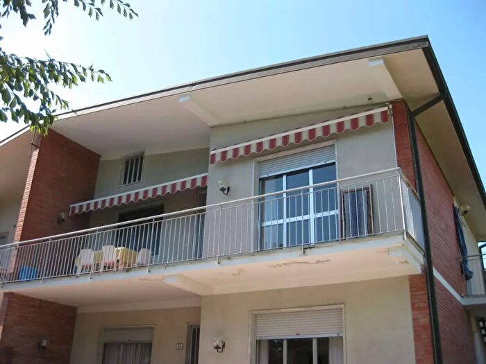 Appartamento con 5 locali in affitto in Via Canova, Forte Dei Marmi