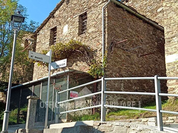 Casa bilocale in vendita in Via ai Monti, Sueglio