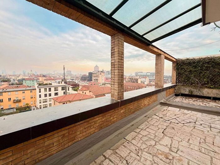 Appartamento trilocale in affitto in Via Molino delle Armi, Ticinese, Milano