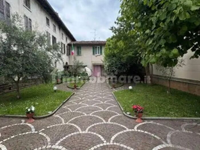 Casa con 6 locali in vendita in Via Roma, Roncadelle