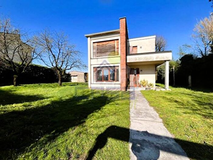 Casa con 6 locali in vendita in Strada San Cassiano, Piubega