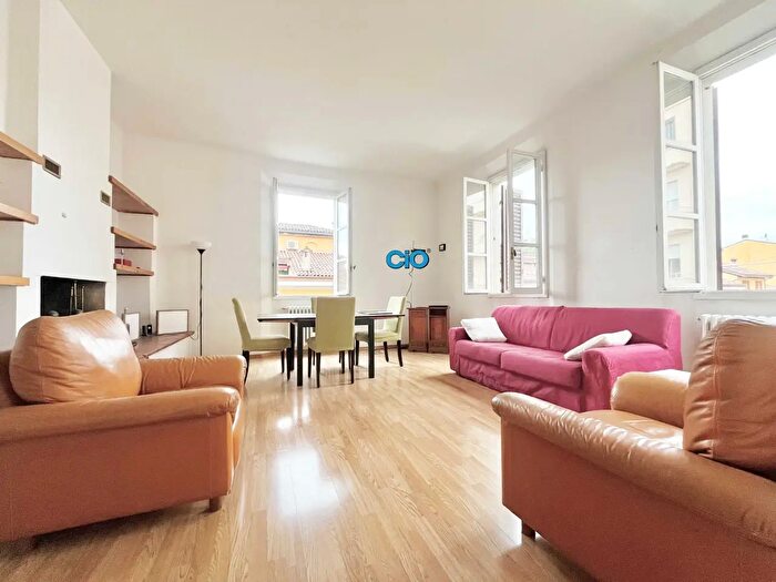 Appartamento con 8 locali in vendita in Bologna