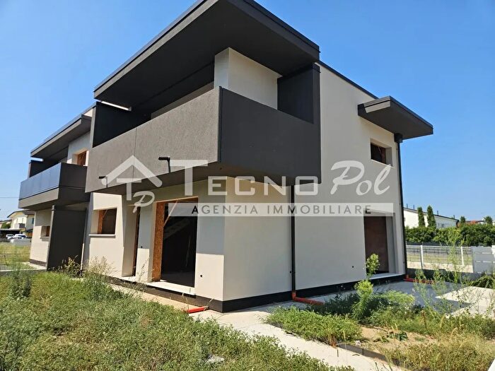 Casa con 5 locali in vendita in Loreggia