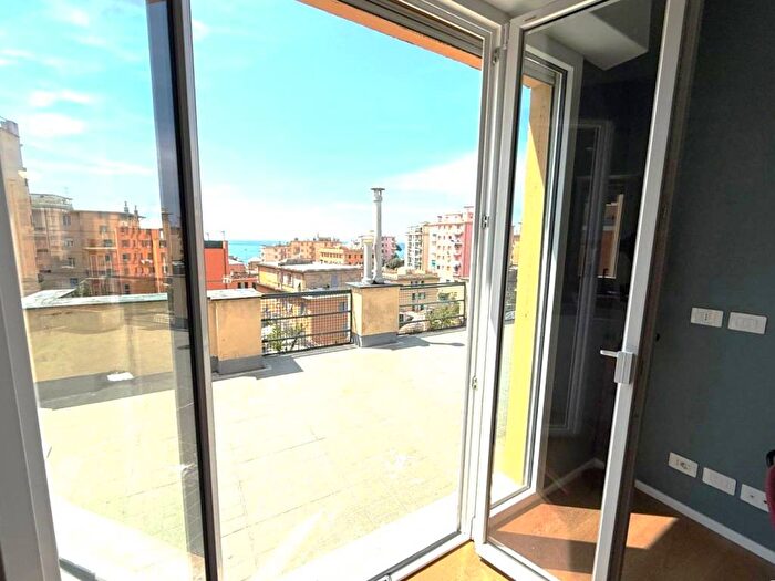 Appartamento trilocale in affitto in Via Gabriele Rossetti, Quarto, Genova