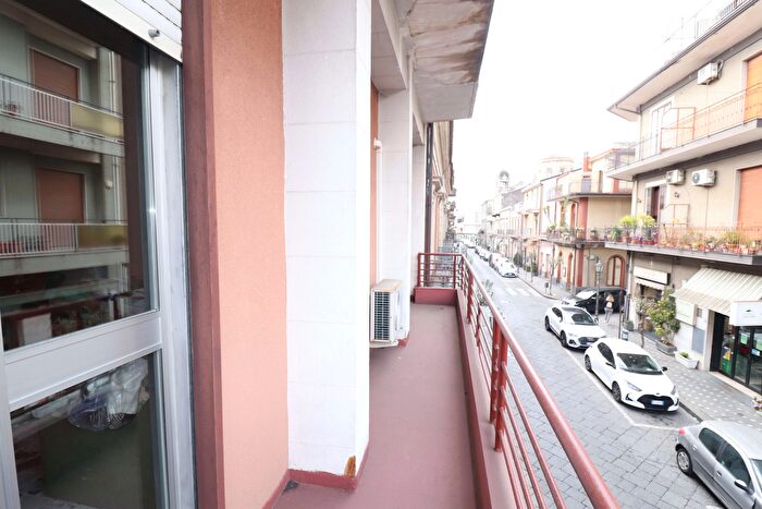 Appartamento quadrilocale in vendita in Via Roma, Zafferana Etnea