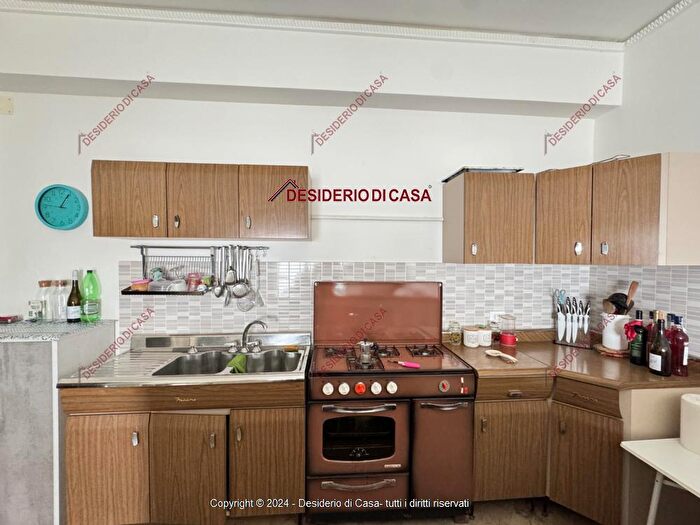 Casa con 9 locali in vendita in Trabia