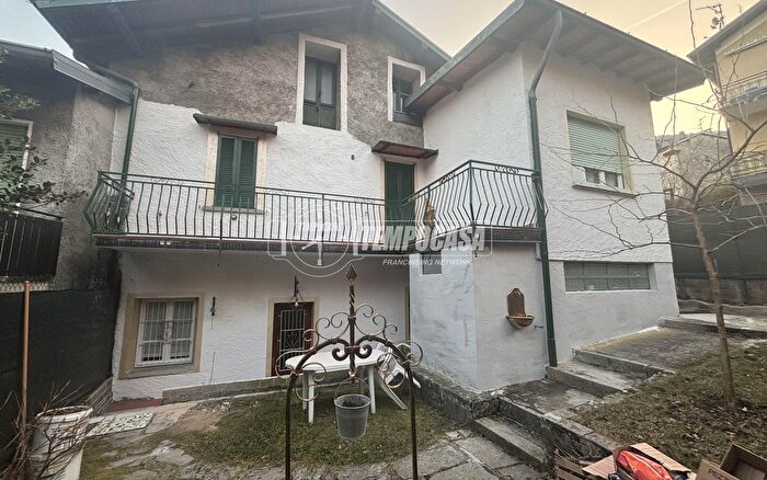 Casa con 5 locali in vendita in Via Fontanella, Alta Valle Intelvi