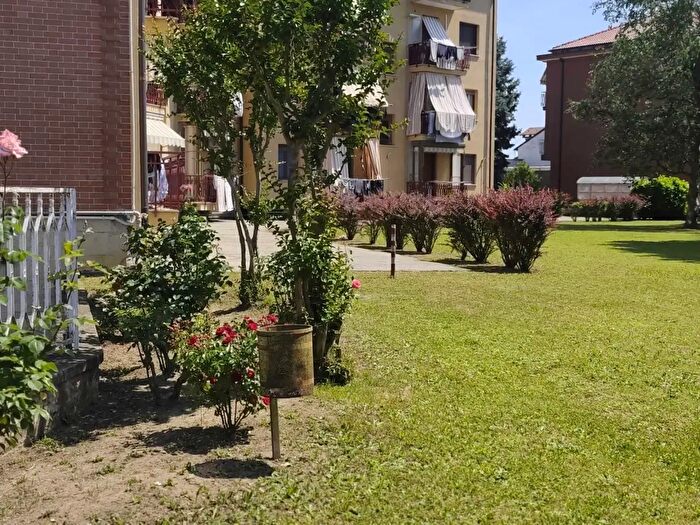 Appartamento trilocale in vendita in Via Badini Confalonieri, Santena