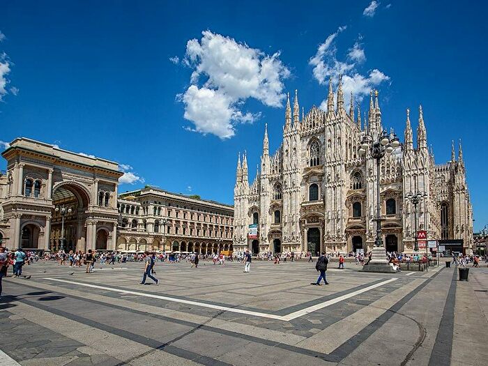 Appartamento trilocale in affitto in Via Torino, Carrobbio, Milano