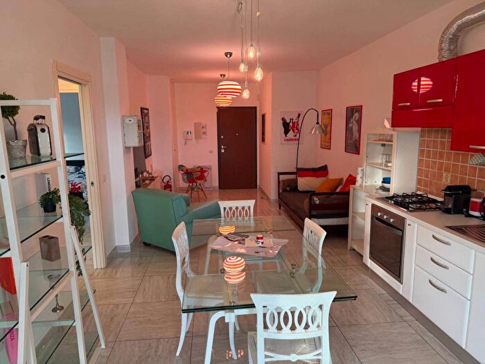 Casa trilocale in affitto in Via Gaspare Balbi, Castel Fusano, Roma