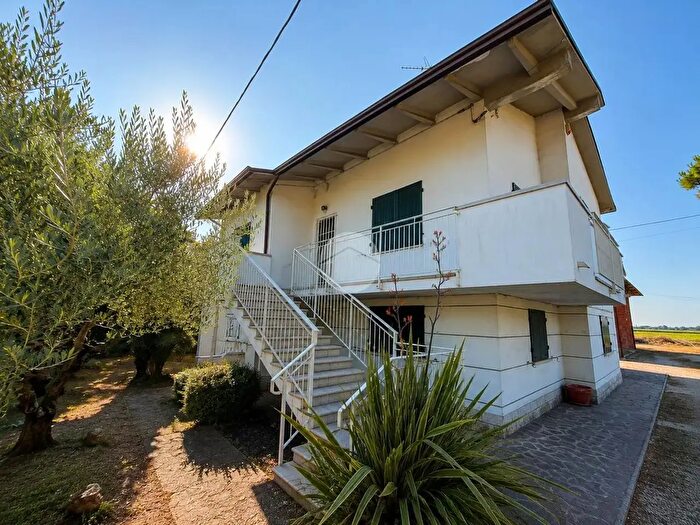 Casa quadrilocale in vendita in Via Crociarone, Cervia
