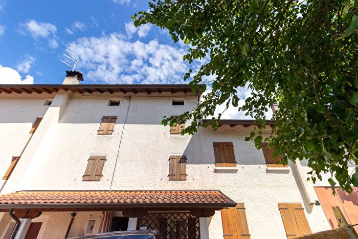 Casa con 10 locali in vendita in Via Dietro Castello, Caneva