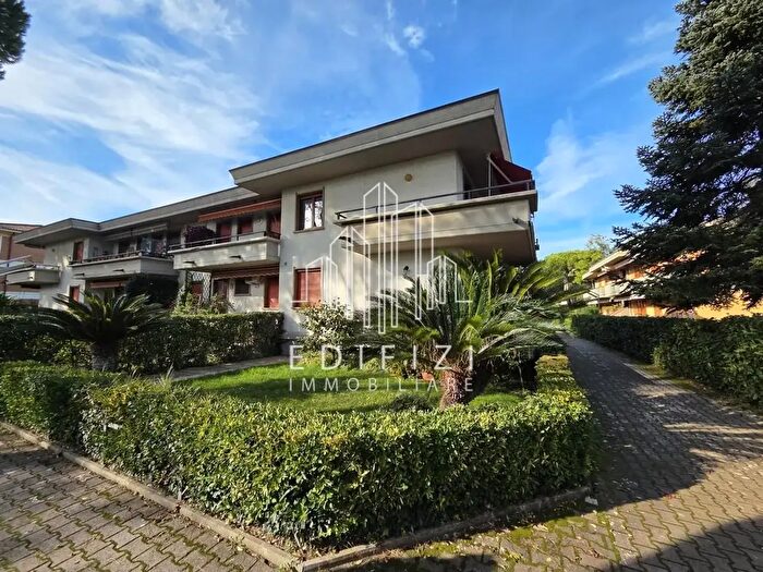 Appartamento con 6 locali in vendita in a Magliano, Massa