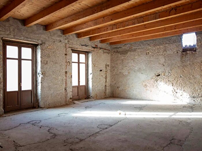 Appartamento con 7 locali in vendita in Piazza Ignazio La Russa, Catanzaro