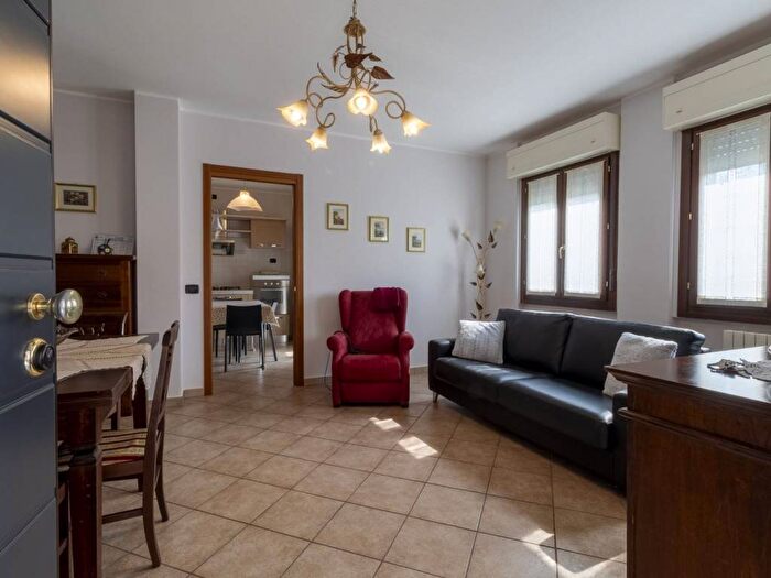 Appartamento trilocale in affitto in Via G B Zucchi, Centro, Mandello del Lario
