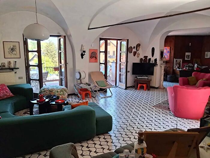 Casa con 10 locali in vendita in Sassello