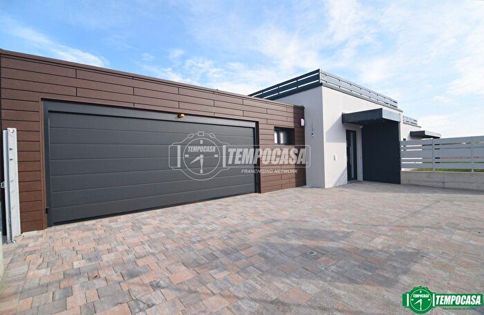 Casa con 5 locali in vendita in Salassa