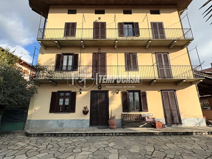 Casa con 14 locali in vendita in Via Maestra, Biella