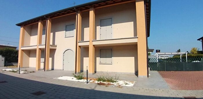 Casa con 8 locali in vendita in Via Zoccolo Bomporto Modena, Bomporto