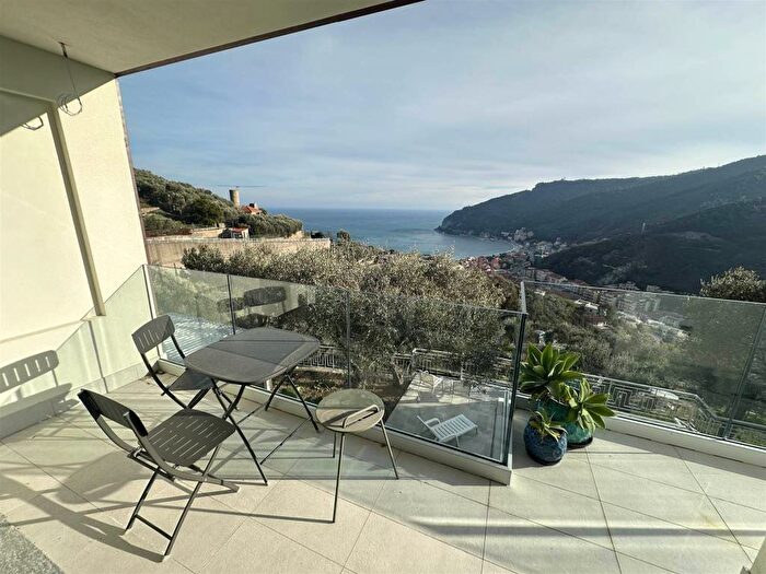 Appartamento trilocale in affitto in Via Ugo la Malfa, Centro, Noli