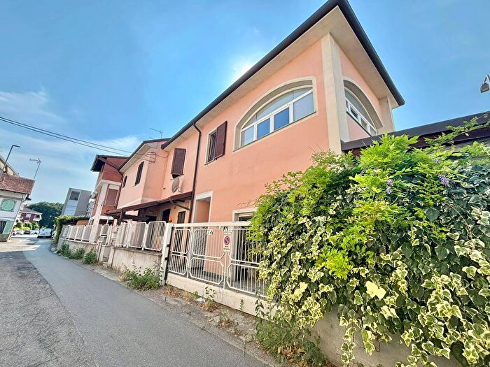 Casa con 5 locali in vendita in Corso Carlo Marx, Alessandria