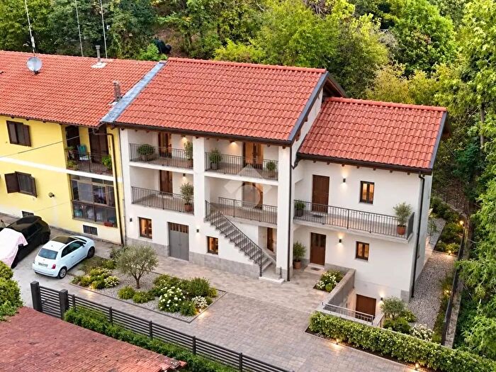 Casa con 6 locali in vendita in Borgata Giasinet Colpastore, Giaveno