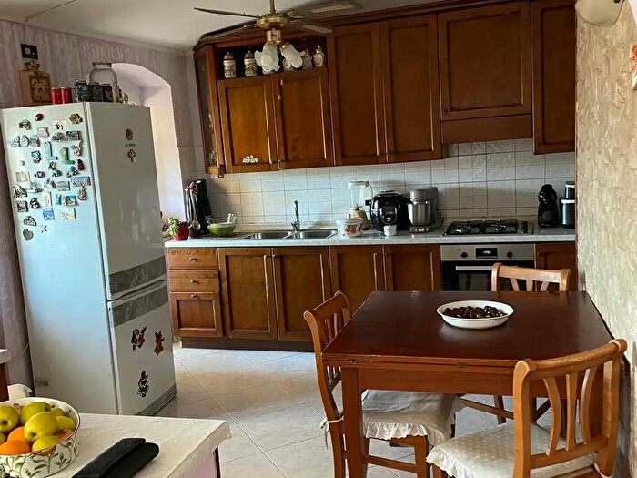 Appartamento con 5 locali in vendita in Carrara