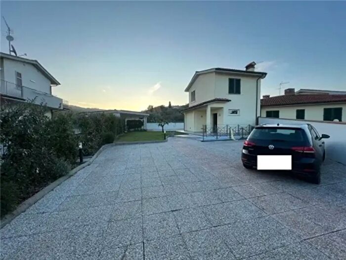 Casa con 7 locali in vendita in Montelupo Fiorentino