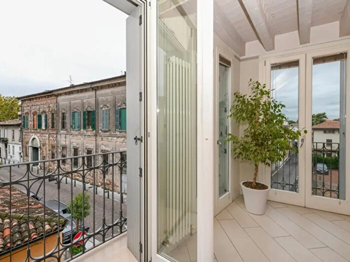 Appartamento quadrilocale in vendita in Via Zambelli, Lonato