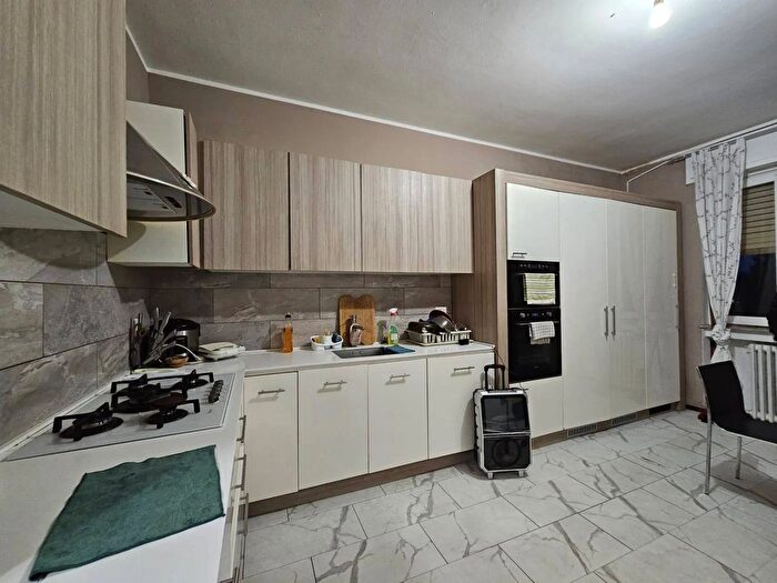 Appartamento quadrilocale in vendita in Via Brennero, Seveso