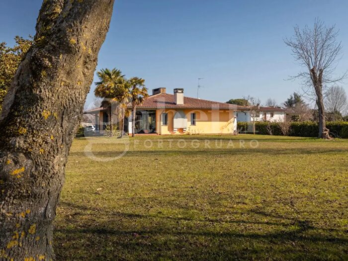 Casa quadrilocale in vendita in Via Giovanni Pascoli, Fossalta Di Portogruaro