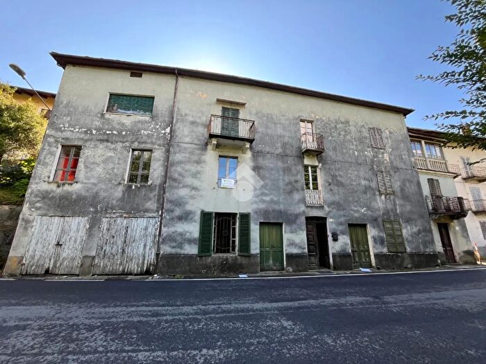 Casa con 12 locali in vendita in Frazione Drusacco, Valchiusa