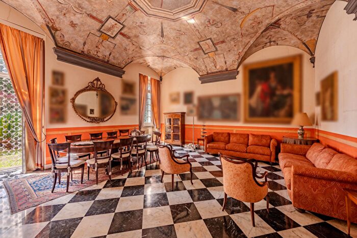 Appartamento con 9 locali in vendita in Via Romana di Quarto, Genova