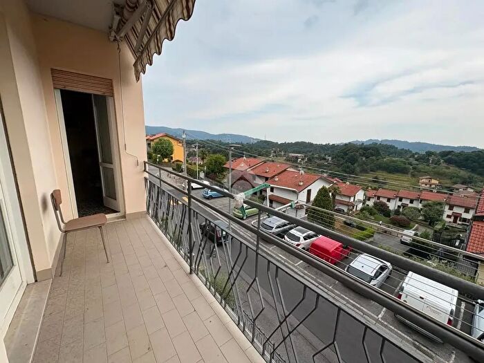 Appartamento trilocale in vendita in Via Ripa, Villa D'Alme'