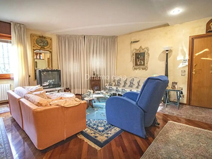 Casa quadrilocale in vendita in Prato