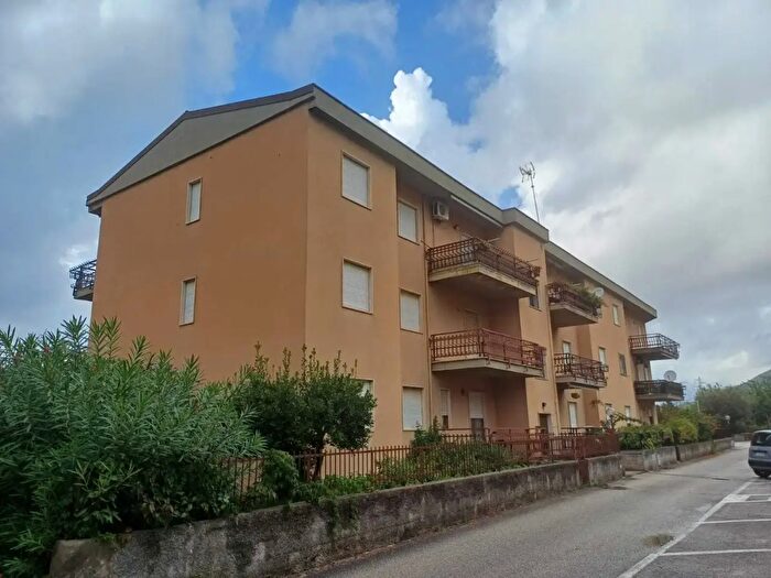 Appartamento trilocale in vendita in Strada N Snc, San Lucido